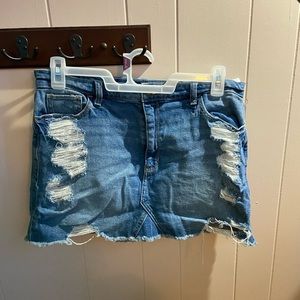 light wash denim skirt from Hollister. Size 15